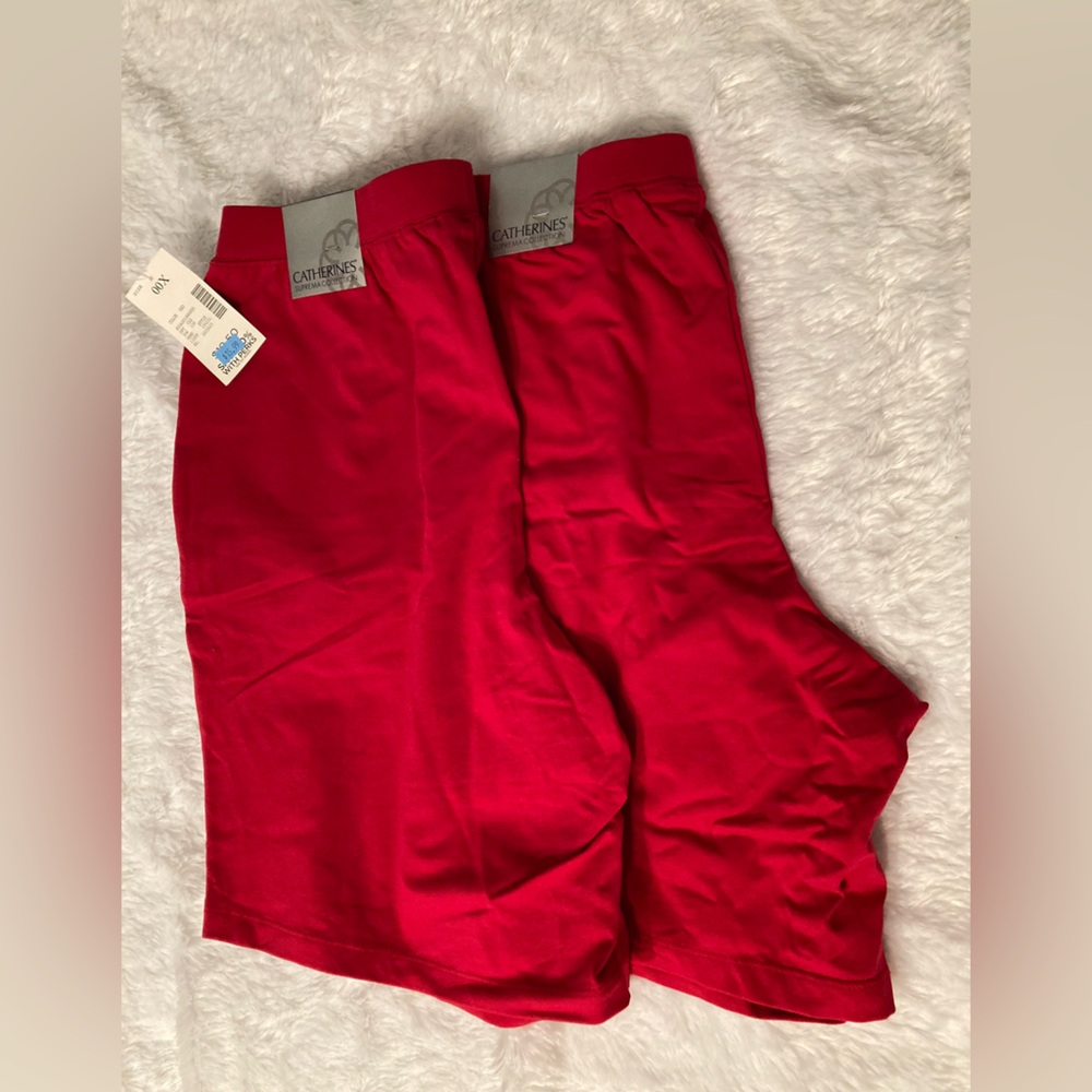 NWT’s. Catherines Vibrant Red shorts. Size 00X (14/16)